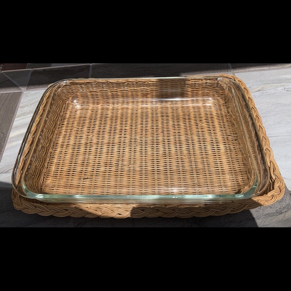 Vintage Pyrex Baker in a Basket Set - Picture 3 of 6